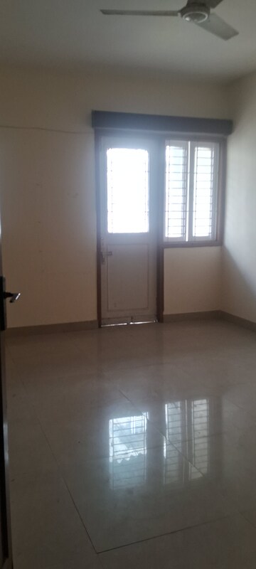 Room in 3 BHK Apartment at Sarita Vihar – for Rent