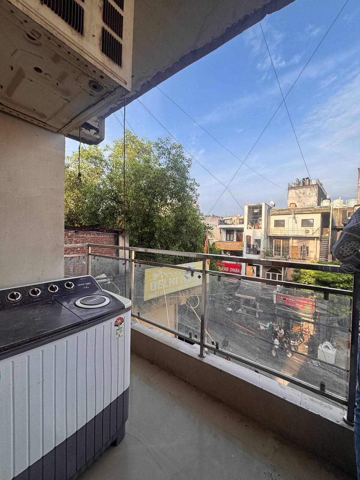 1 BHK Builder Floor For Rent in Paryavaran Complex On Roa