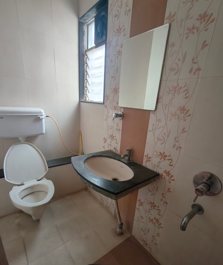 Bathroom, gk-rose-icon 2 Bedroom 920 Sq.Ft. Apartment In Pimple Saudagar Pune 8995974