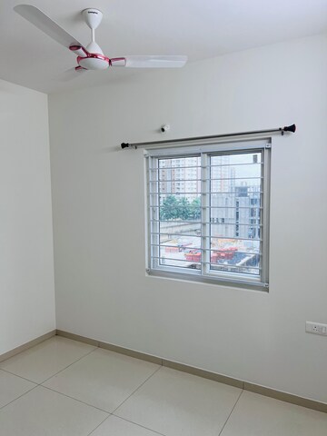Room in 2 BHK Apartment at Rajapushpa Provincia, Narsingi – for Rent