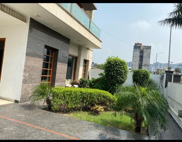 6+ BHK Independent House – Exterior View View at RWA Apartments Sector 122, Sector 122 - for Rent