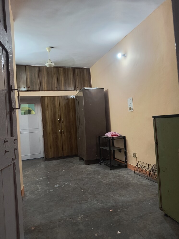 Bedroom, sarita vihar 2 Bedroom 850 Sq.Ft. Apartment In Sarita Vihar Delhi 8996022