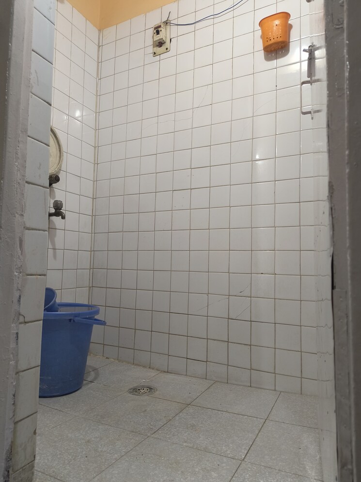 Bathroom, sarita vihar 2 Bedroom 850 Sq.Ft. Apartment In Sarita Vihar Delhi 8996022