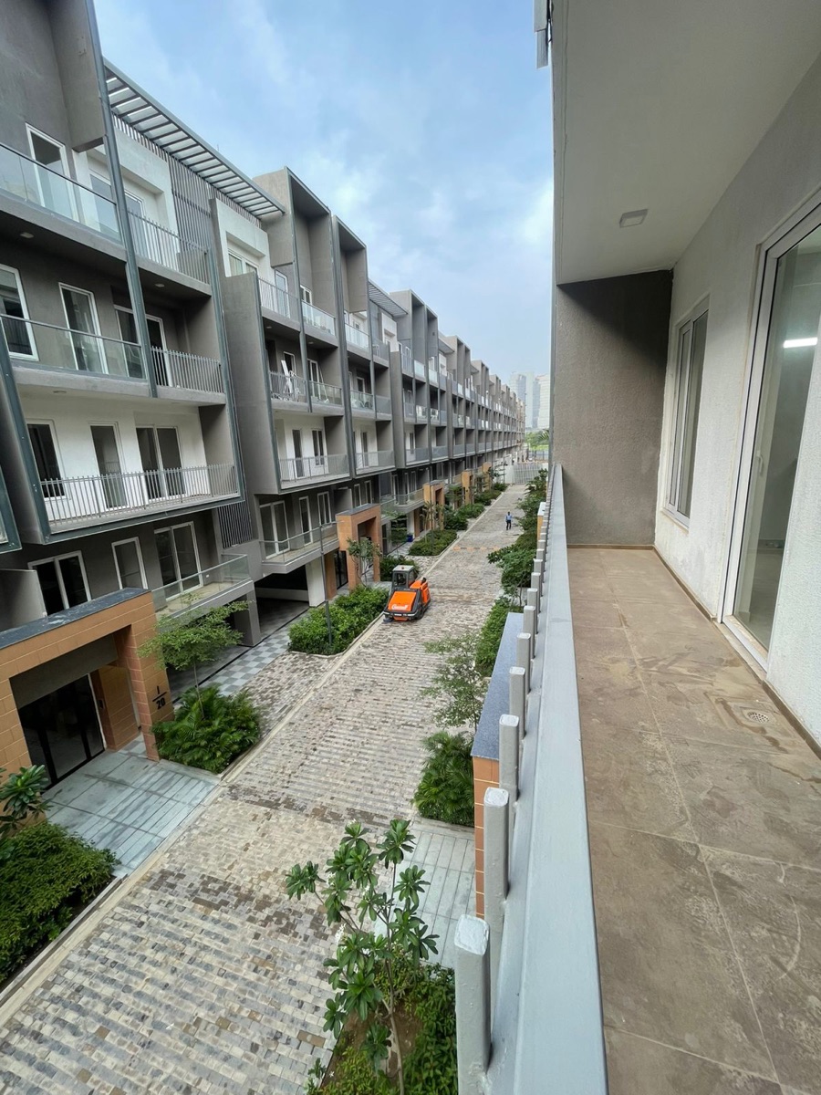 3 BHK + Extra Room Apartment For Sale in Smart World Orchard