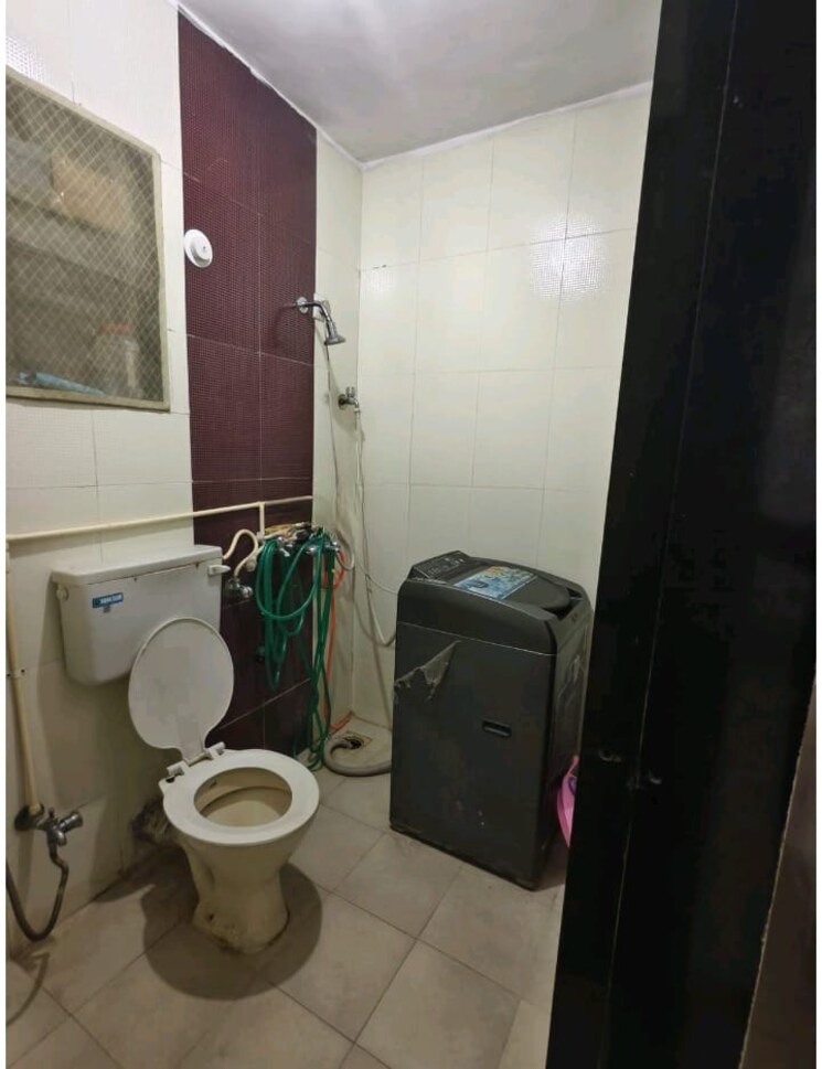 Bathroom, om-sai-plaza 2 Bedroom 599 Sq.Ft. Apartment In Ghodbunder Road Thane 8996021