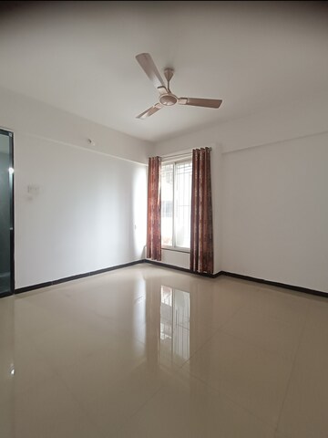 Room in 2 BHK Apartment at Om Shriniwas Venkatesh Classic, Hadapsar – for Rent