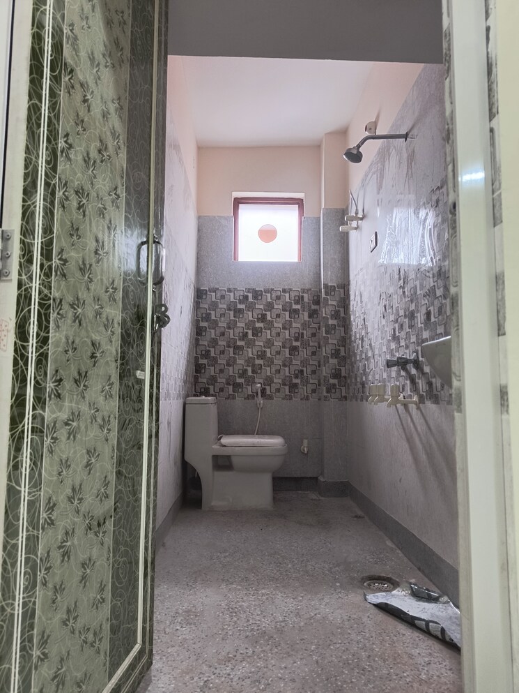 Bathroom, sarita vihar 2 Bedroom 750 Sq.Ft. Builder Floor In Sarita Vihar Delhi 8996046