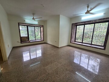 Room in 2 BHK Apartment at Krishnaj Gift, Khar West – for Rent