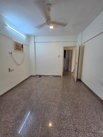 Room in 2 BHK Apartment at Krishnaj Gift, Khar West – for Rent