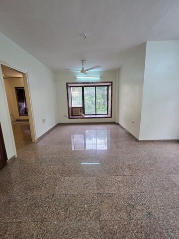 Room in 2 BHK Apartment at Krishnaj Gift, Khar West – for Rent
