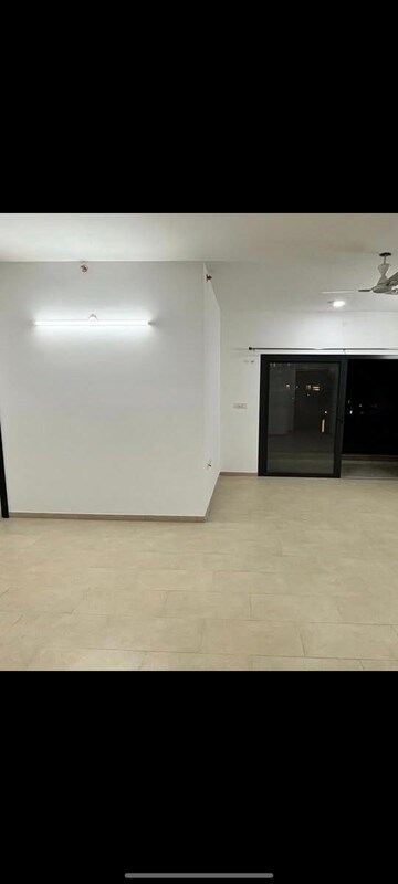 Room in 3 BHK Apartment at Sobha City Gurgaon, Sector 108 – for Rent