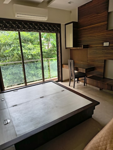 Bedroom in 3.5 BHK Apartment at KK Elegance, Khar West – for Rent