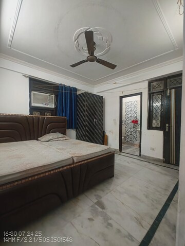 Master Bedroom in 1 BHK Builder Floor at Ignou Road – for Rent
