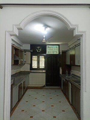 Parking in 6+ BHK Independent House at RWA Apartments Sector 41, Sector 41 – for Sale