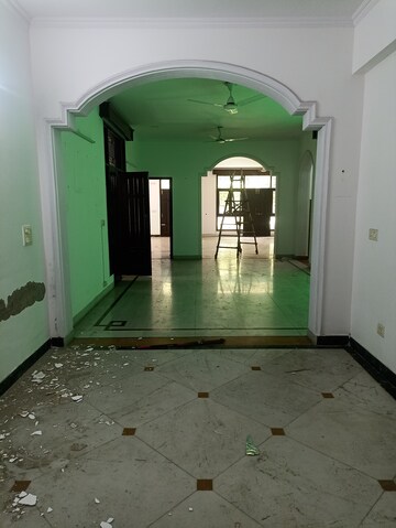 Building Lobby in 6+ BHK Independent House at RWA Apartments Sector 41, Sector 41 – for Sale
