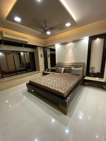 Living Room in 2 BHK Apartment at Vasu Bhavan, Khar West – for Rent