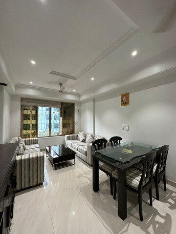 Team Area in 2 BHK Apartment at Vasu Bhavan, Khar West – for Rent