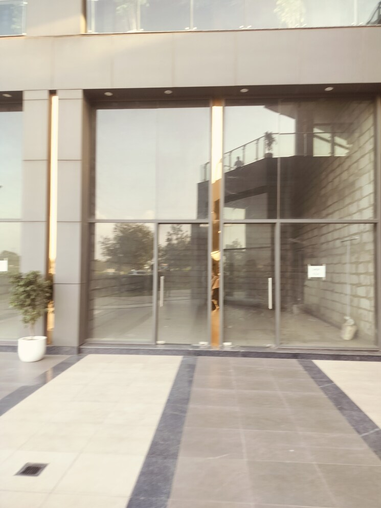 Room, svh-83-metro-street Commercial Office Space 700 Sq.Ft. In Sector 83 Gurgaon 8996059