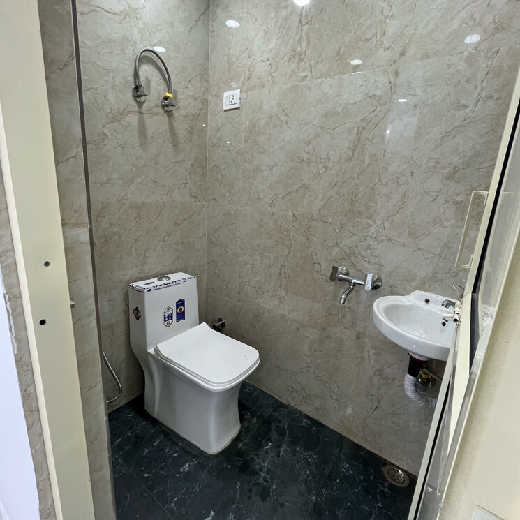 Bathroom, khirki extension Commercial Shop 600 Sq.Ft. In Khirki Extension Delhi 8996493