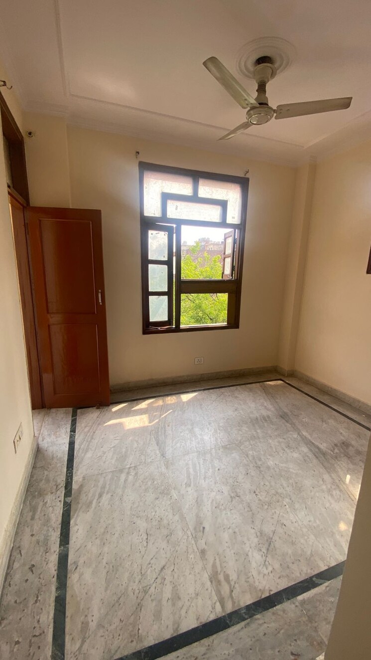 Room, patel nagar 3 Bedroom 1500 Sq.Ft. Builder Floor In Patel Nagar Delhi 8996079