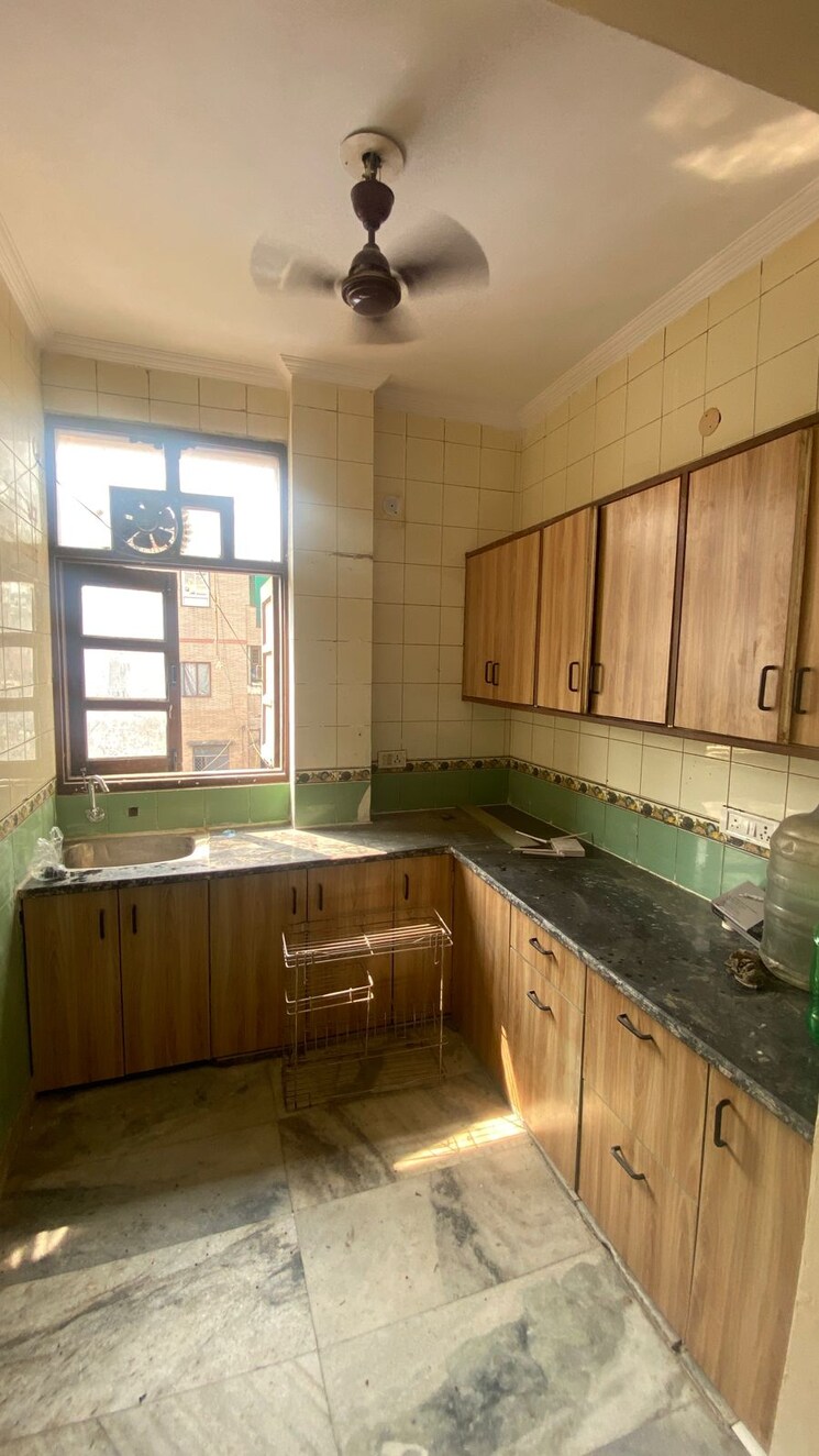 Kitchen, patel nagar 3 Bedroom 1500 Sq.Ft. Builder Floor In Patel Nagar Delhi 8996079