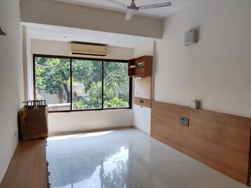 Bedroom in 2 BHK Apartment at Khar West – for Rent