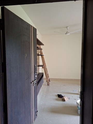 Furnished Amenities in 2 BHK Apartment at Cosmos Jewels, Ghodbunder Road – for Rent