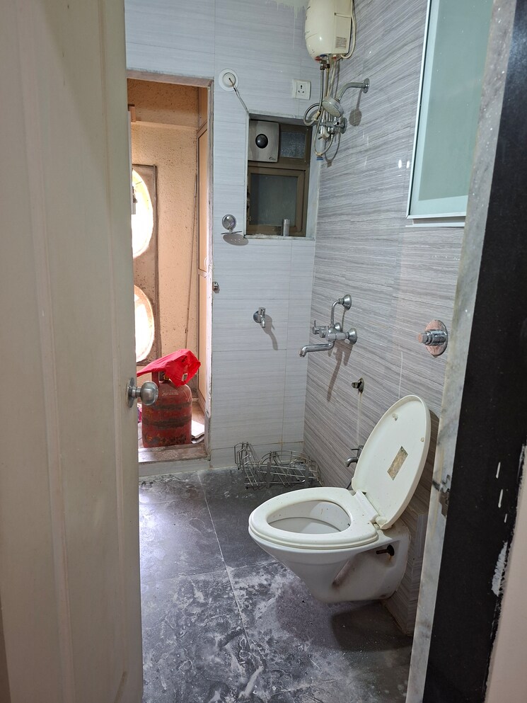 Bathroom, cosmos-jewels 2 Bedroom 599 Sq.Ft. Apartment In Ghodbunder Road Thane 8996107