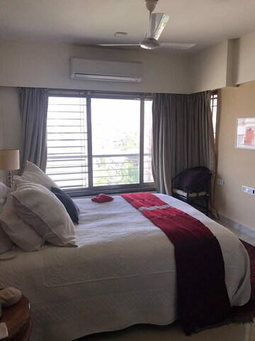 Bedroom in 2 BHK Apartment at Leocadia Apartment, Santacruz West – for Rent