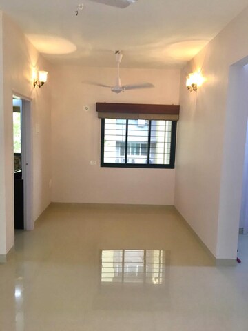 Room in 2 BHK Apartment at Sunaina Apartments Santacruz, Santacruz West – for Rent