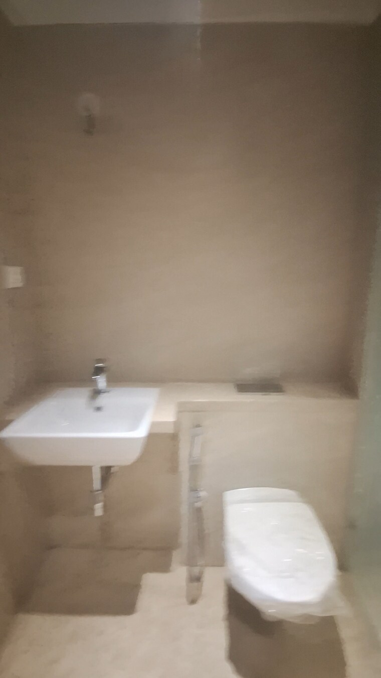 Bathroom, rustomjee-aden 3 Bedroom 832 Sq.Ft. Apartment In Bandra East Mumbai 8996128