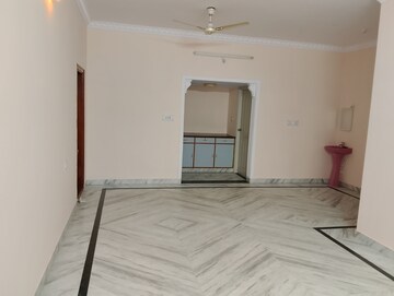 Room in 2 BHK Builder Floor at Hsr Layout – for Rent