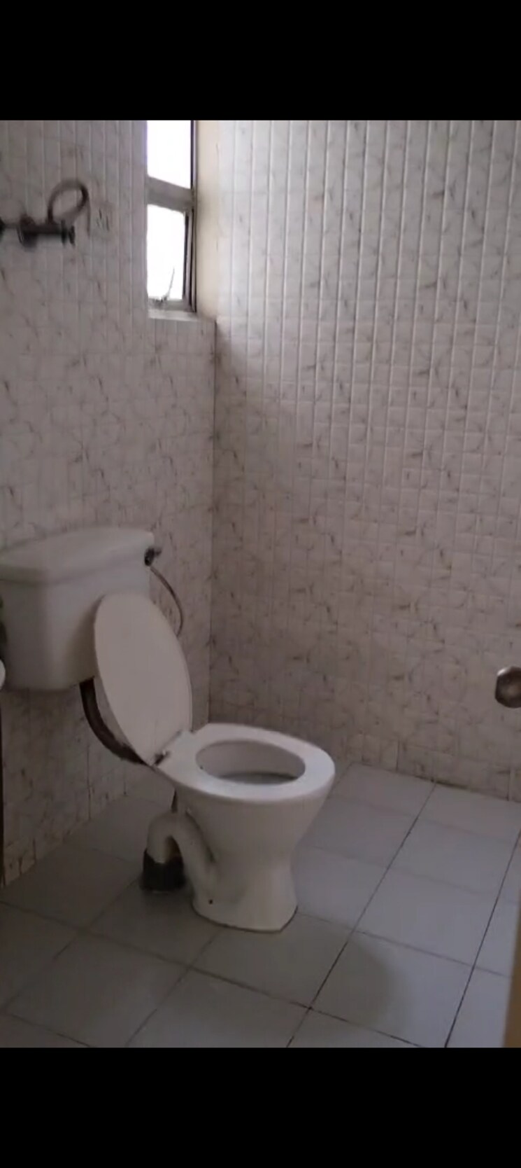 Bathroom, gaur-city-5th-avenue 2.5 Bedroom 1175 Sq.Ft. Apartment In Sector 4 Greater Noida Greater Noida 8996150