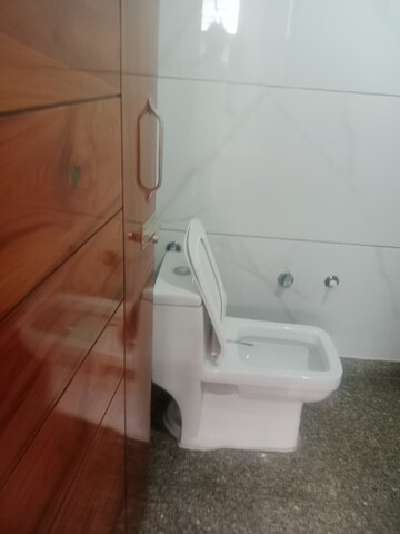 Attached Bathroom in 3 BHK Independent House at Sector 13 – for Rent