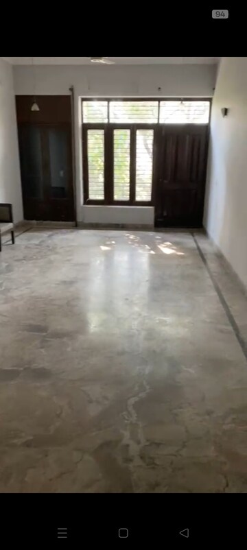Room in 3 BHK Builder Floor at Sector 30 – for Rent