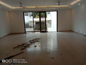 Room in 4 BHK Builder Floor at Panchsheel Park – for Rent