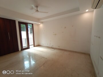 Room in 4 BHK Builder Floor at Panchsheel Park – for Rent