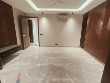 Room in 3 BHK Builder Floor at Panchsheel Enclave – for Rent