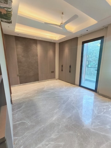 Room in 3 BHK Builder Floor at Panchsheel Enclave – for Rent