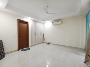 Room in 3 BHK Builder Floor at Chittaranjan Park – for Rent