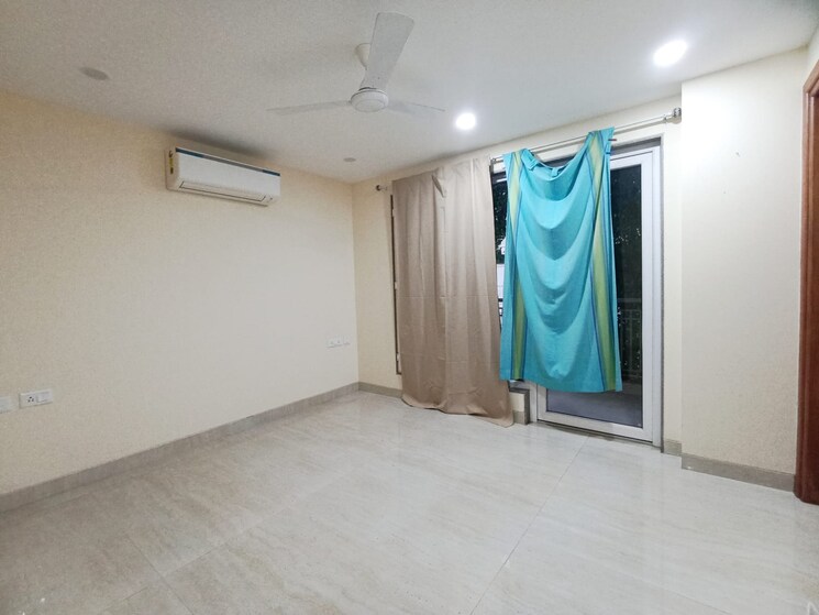 Room, chittaranjan park 3 Bedroom 160 Sq.Yd. Builder Floor In Chittaranjan Park Delhi 8996244