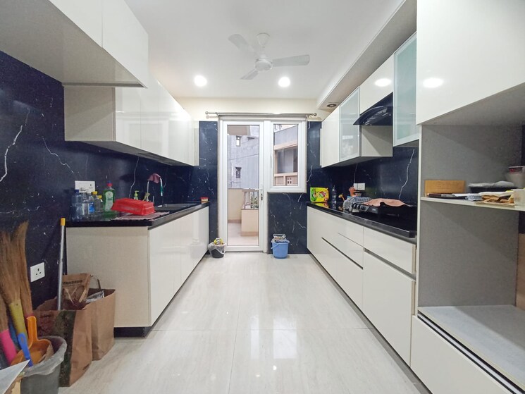 Kitchen, chittaranjan park 3 Bedroom 160 Sq.Yd. Builder Floor In Chittaranjan Park Delhi 8996244