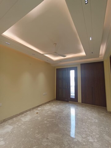 Room in 4 BHK Builder Floor at Greater Kailash I – for Rent