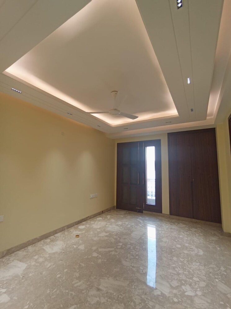 Room, greater kailash i 4 Bedroom 500 Sq.Yd. Builder Floor In Greater Kailash I Delhi 8996250