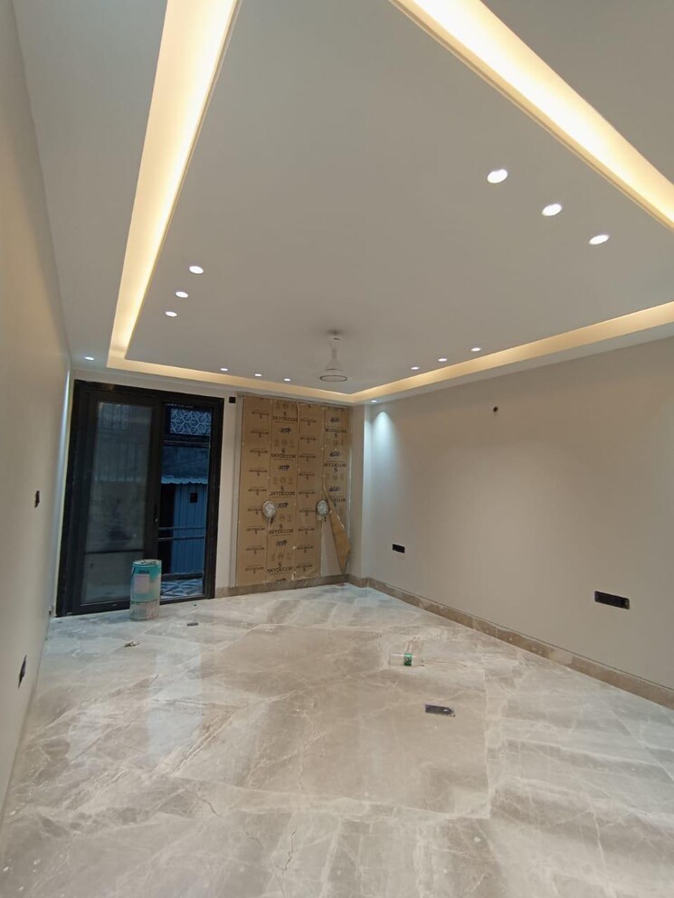 Room, greater kailash i 4 Bedroom 500 Sq.Yd. Builder Floor In Greater Kailash I Delhi 8996250