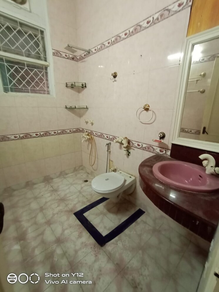 Bathroom, panchsheel enclave 3 Bedroom 265 Sq.Yd. Builder Floor In Panchsheel Enclave Delhi 8996254
