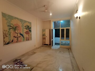 Room in 3 BHK Builder Floor at Panchsheel Enclave – for Rent