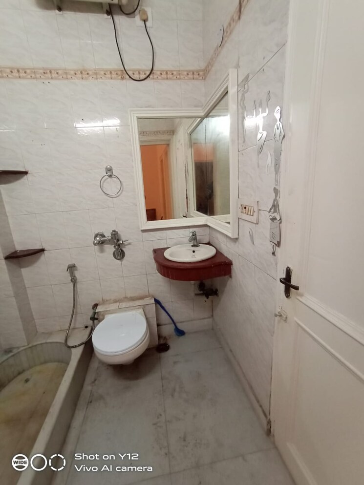 Bathroom, panchsheel enclave 3 Bedroom 265 Sq.Yd. Builder Floor In Panchsheel Enclave Delhi 8996254