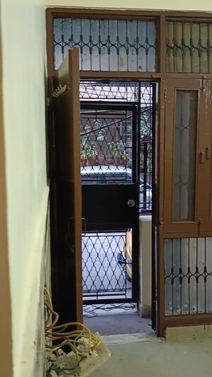 Room in 2 BHK Builder Floor at Dilshad Colony – for Sale