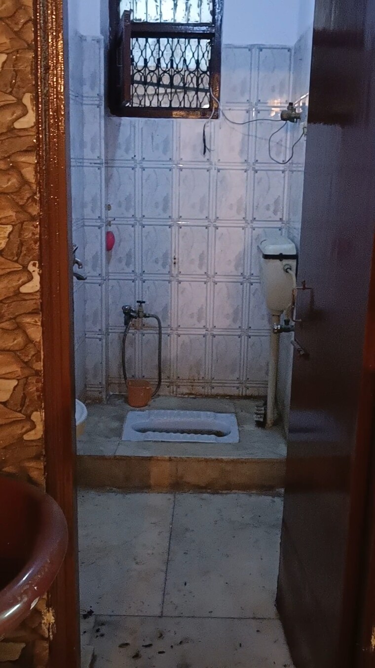 Bathroom, dilshad colony 2 Bedroom 800 Sq.Ft. Builder Floor In Dilshad Colony Delhi 8996262